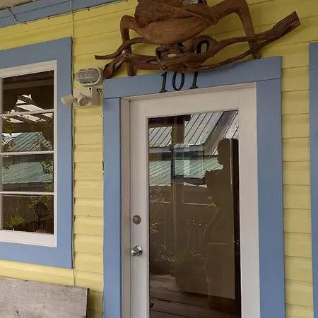 Seine Boat Inn Alert Bay Room photo