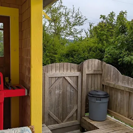 Seine Boat Inn Alert Bay Exterior photo