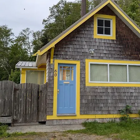 Seine Boat Inn Alert Bay Exterior photo